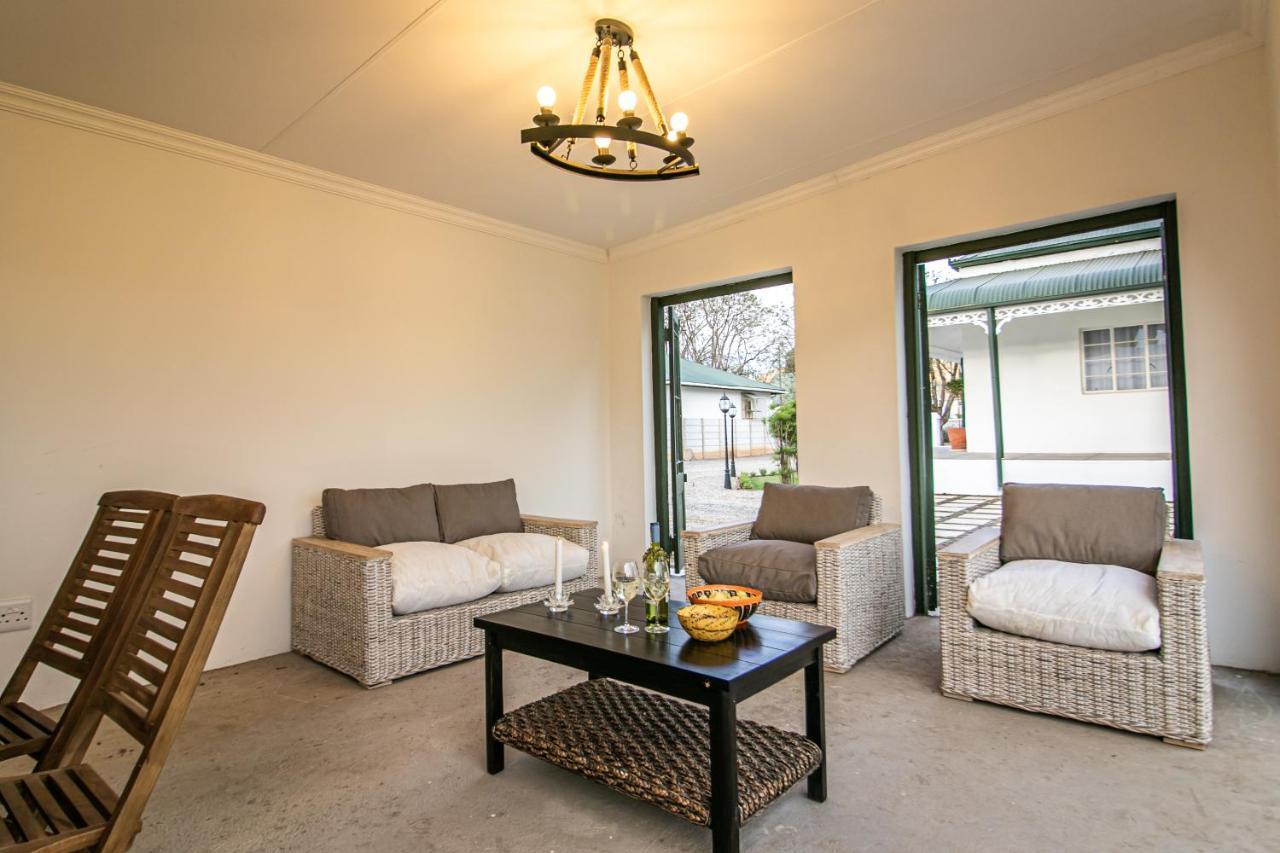 Victorian Square Guesthouse Graaff Reinet Exterior photo